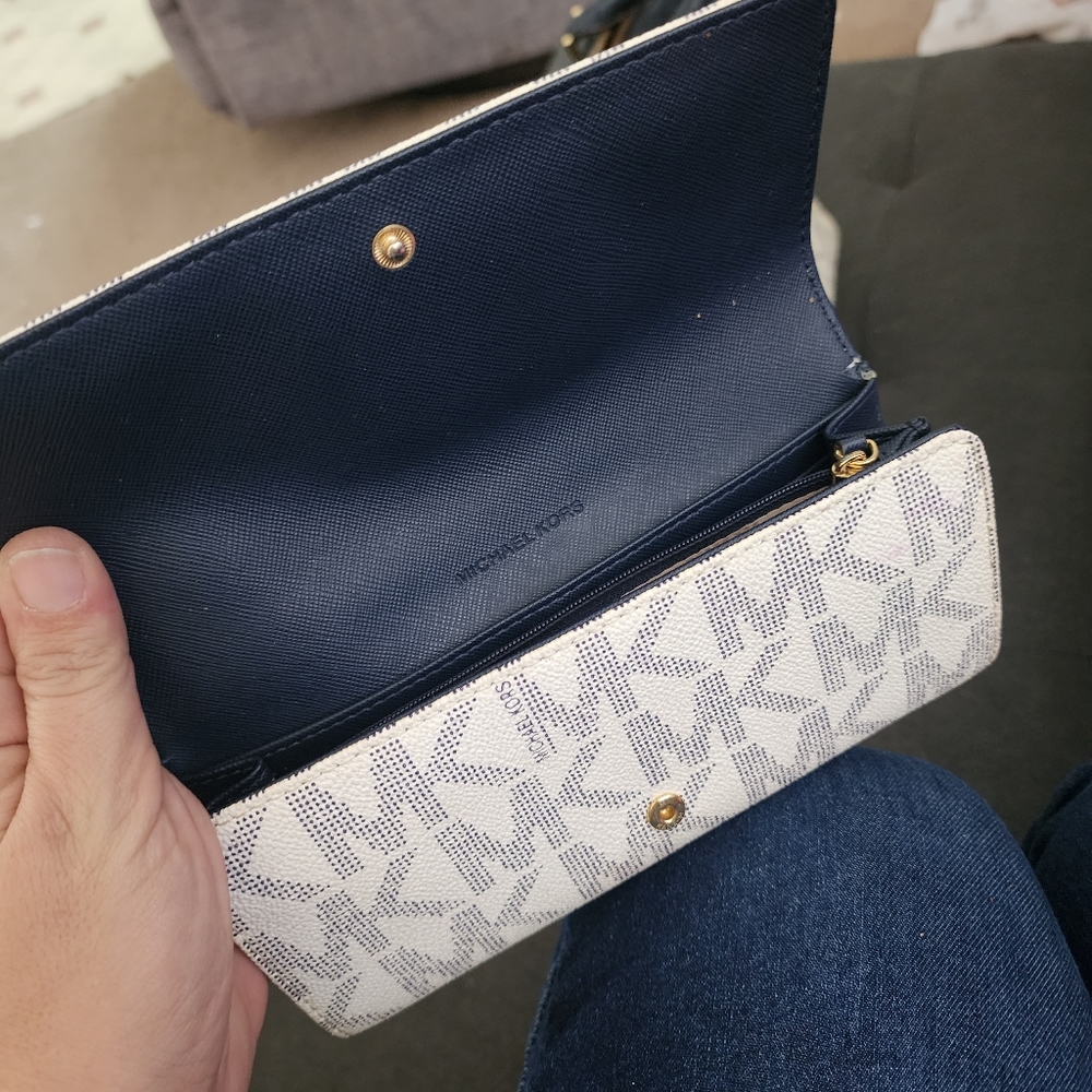 Michael kors wallet